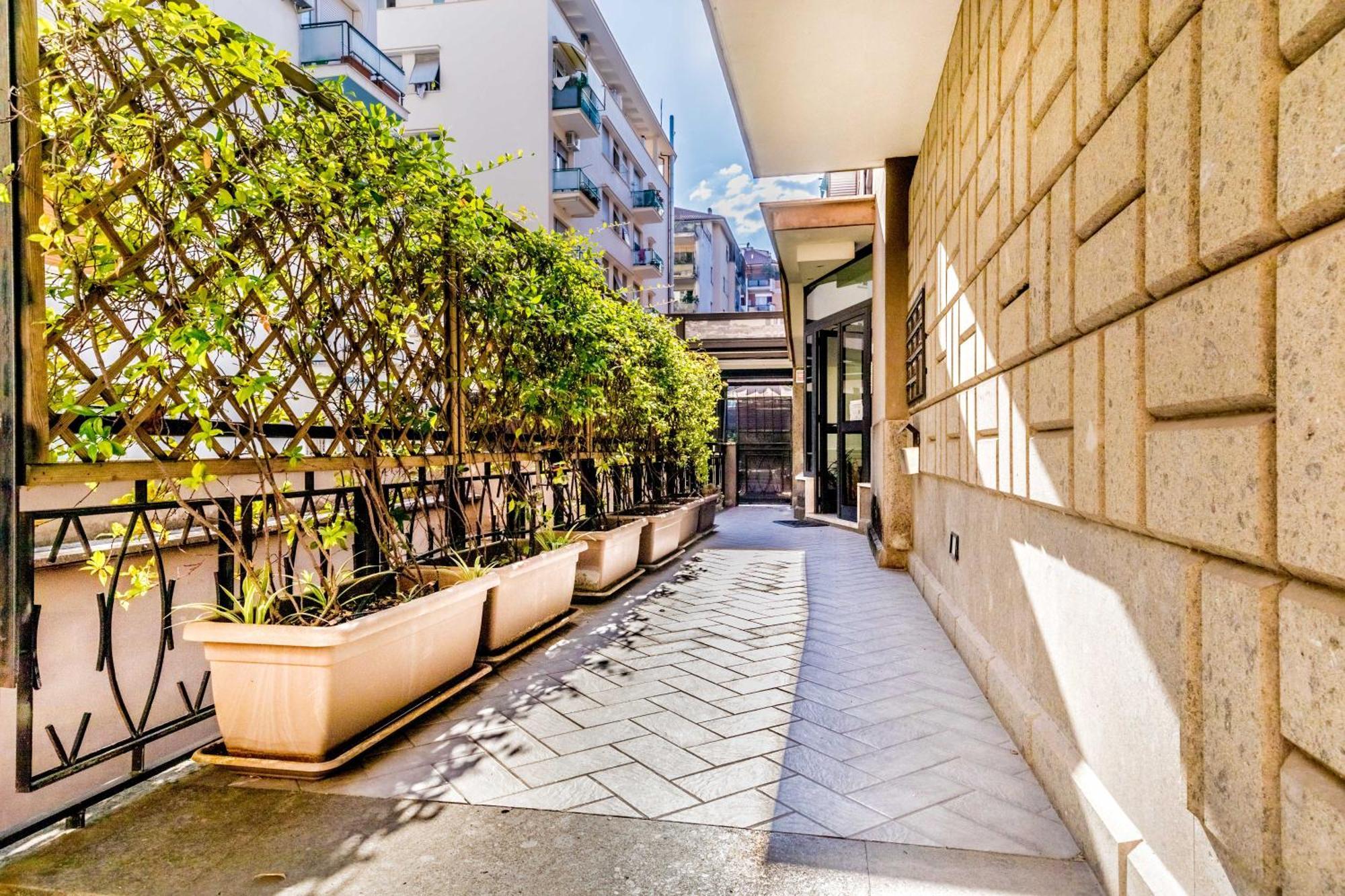 Апартаменты Attico Trilocale In Zona Farnesina Рим Экстерьер фото